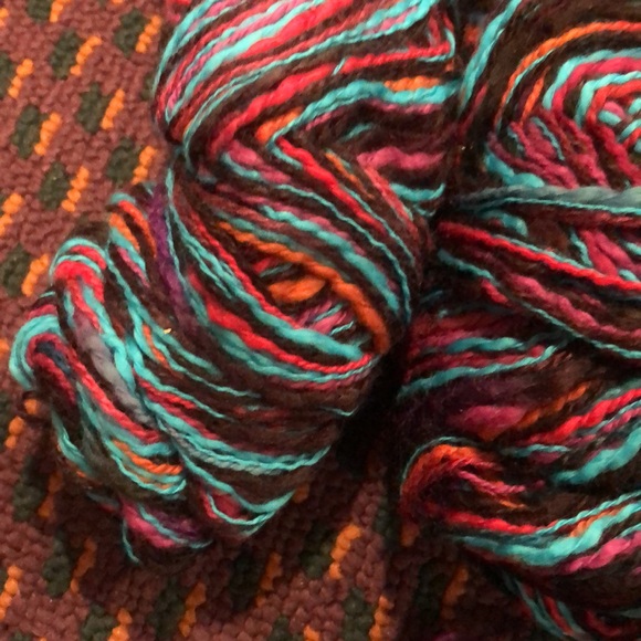 4. skeins 3 ply jewel tone yarn - Picture 4 of 11